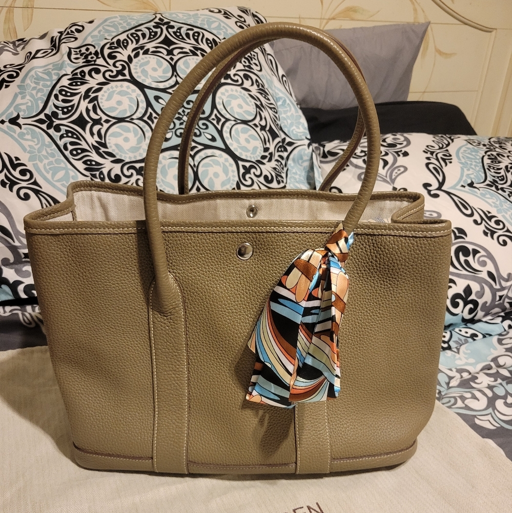 Garden Party Tote 36 Etoupe